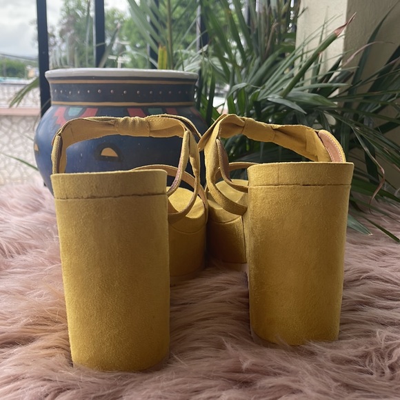 Sunflower 🌻 Wedges - Picture 5 of 9